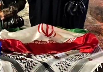 وقتی مردم در صف اول میدان خیابان هستند
