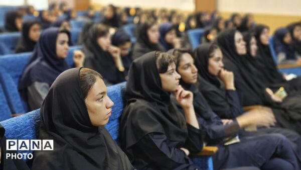 دختران آینده ساز فارسان در مسیر یادگیری و مسئولیت پذیری