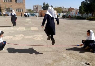 آغاز هفته تربیت‌بدنی نویدبخش روزی شاد برای دانش‌آموزان دبستان‌دخترانه‌ اشرف‌السادات‌حسینی شهر نیم‌ور