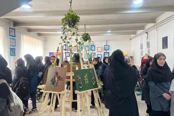 جشنواره‌ هفته‌ مشاغل‌ در هنرستان‌ کارآفرینان بهارستان۲