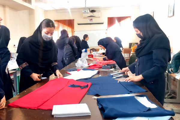 مدارس شیراز در هفته مشاغل