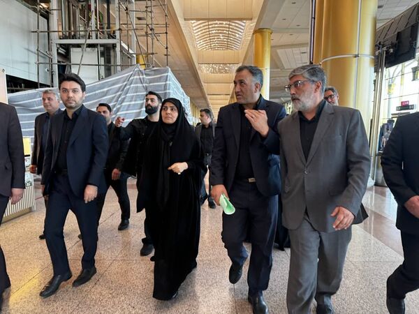 بازدید وزیر راه و شهرسازی از روند خدمات‌رسانی زائران در ایام پایانی دهه صفر