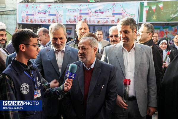 آیین نواختن گلبانگ انقلاب اسلامی با حضور وزیر آموزش و پرورش