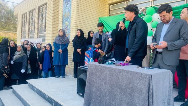 زنگ مهر و زنگ نماز دبستان معلم شهر آشخانه 