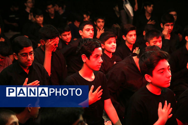 محفل عزاداری نوجوانان در حرم حضرت معصومه(س)