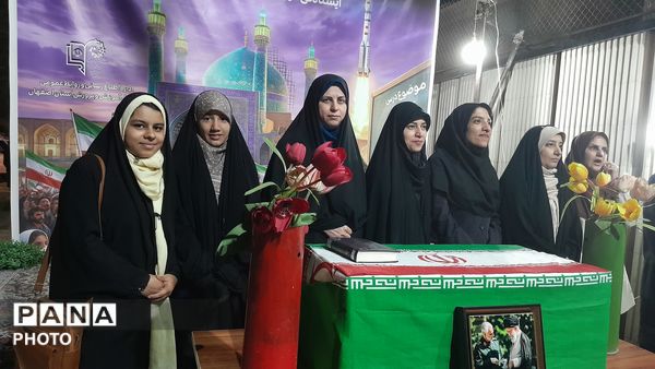 حضور پرشور فرهنگیان و دانش آموزان در موکب اداره آموزش و پرورش ناحیه۴ اصفهان 
