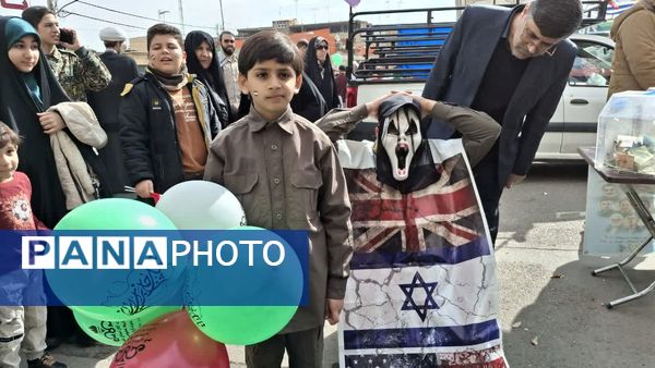 شکوه حضور نوجوانان در راهپیمایی 22 بهمن مردم قم