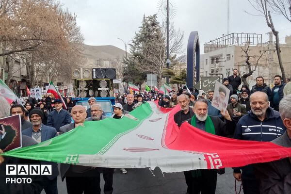 بیعت با سومین امام انقلاب در رودهن 