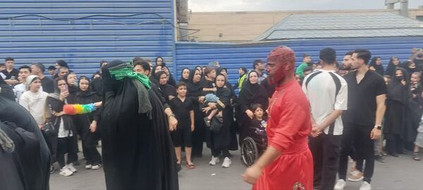 استقبال عزاداران حسینی از کاروان نمادین اسرای کربلا در قم