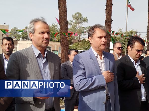 آغاز سال تحصیلی جدید و نواختن زنگ مهر در کاشمر