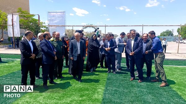 افتتاح زمین چمن مصنوعی شهدای جنگ رمضان در دبیرستان مقداد شهر لاهیجان 
