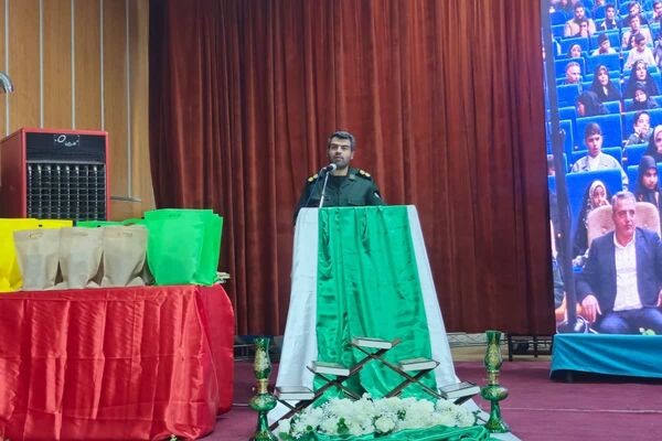 آیین تجلیل از برگزیدگان مسابقات قرآن و عترت بسیج قرچک