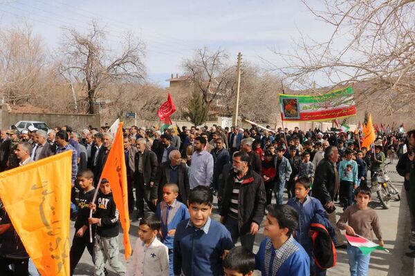 انقلاب را نسل جدید ادامه می دهند