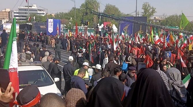 رزمایش باشکوه دختران جان‌فدا؛ نمادی از عشق و ایستادگی