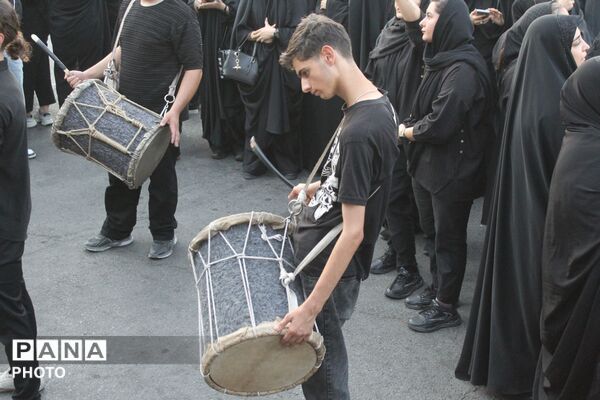 ورامین بار دیگر در سوگ اسارت؛ کاروان نمادین کربلا در خیابان‌های ورامین به حرکت درآمد