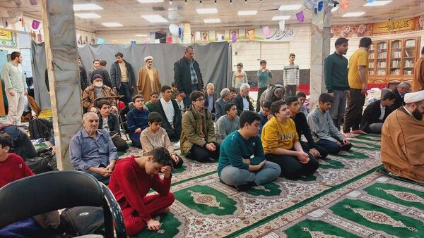 اعتکاف دانش‌آموزی در مسجد زینب کبری (س) تهران