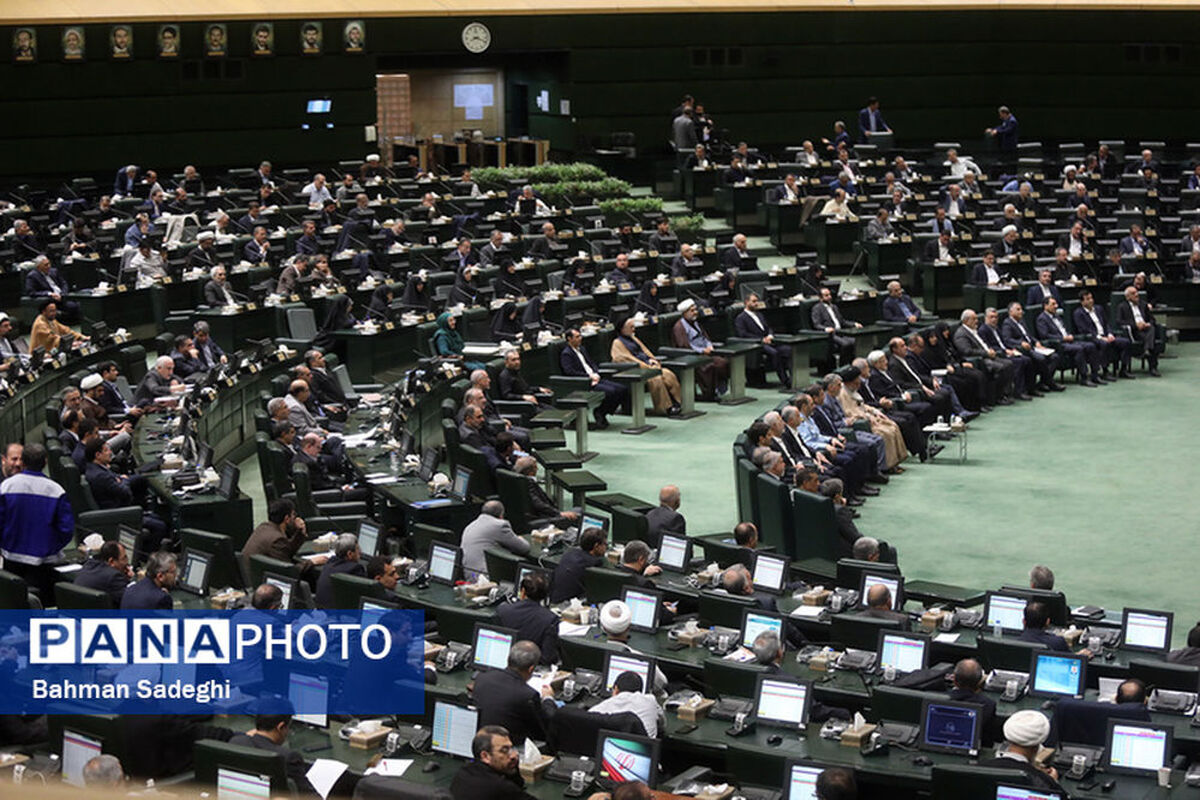 اگر وحدت و انسجام وجود داشته باشد، مشکلات کشور یکی پس از دیگری حل خواهد شد