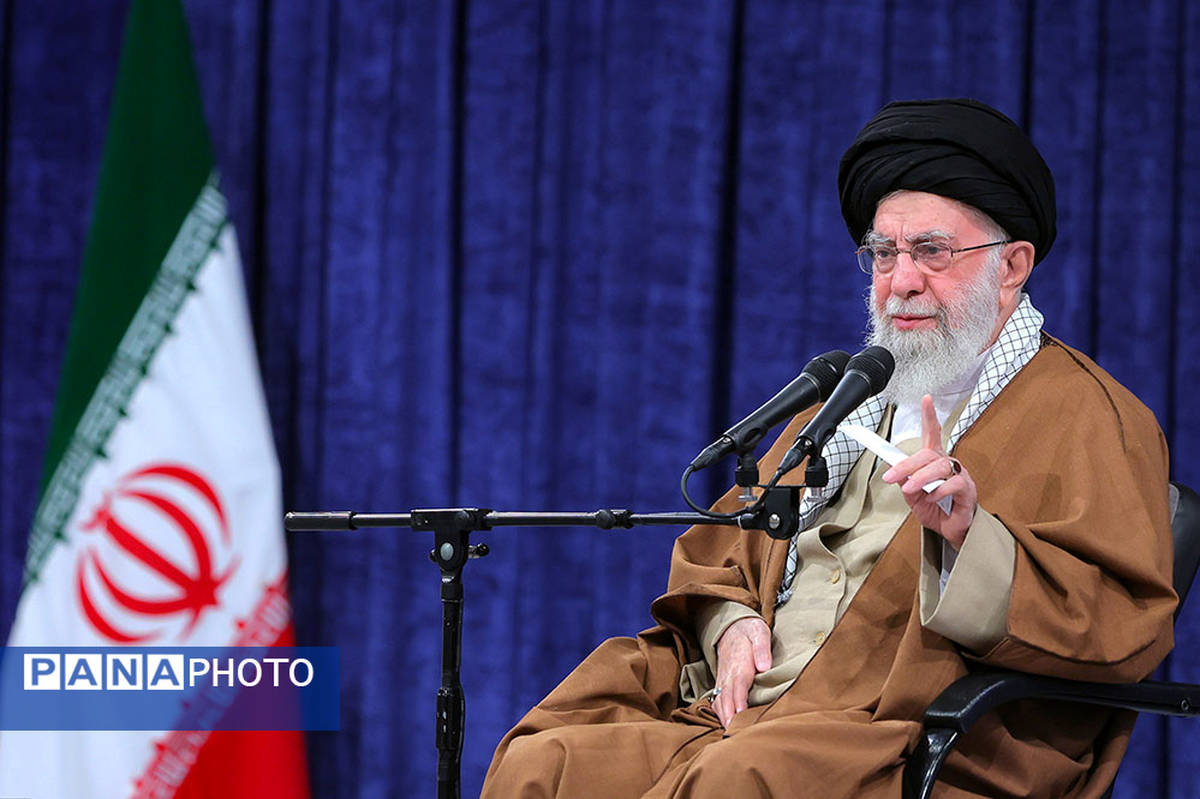 رهبر‌انقلاب: دعوت رئیس‌جمهور‌آمریکا به مذاکره‌ فریب افکار عمومی است