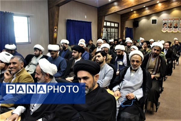 تجلیل از خادمان و فرهنگ‌یاران نماز در قم