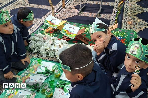 جشن قرآن کلاس‌ اولی‌ها در مدرسه شهید حاج جعفری