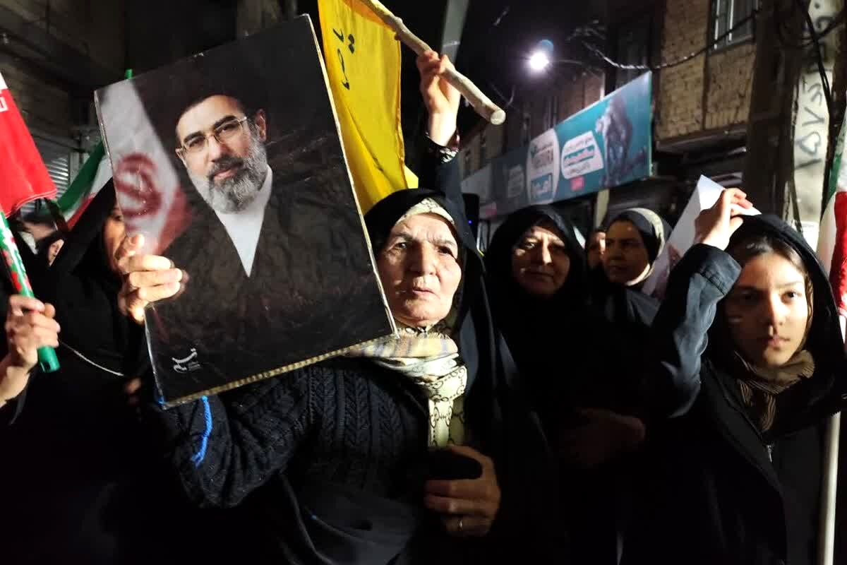 تجمع مردمی شهر صباشهر برای حمایت از رزمندگان اسلام