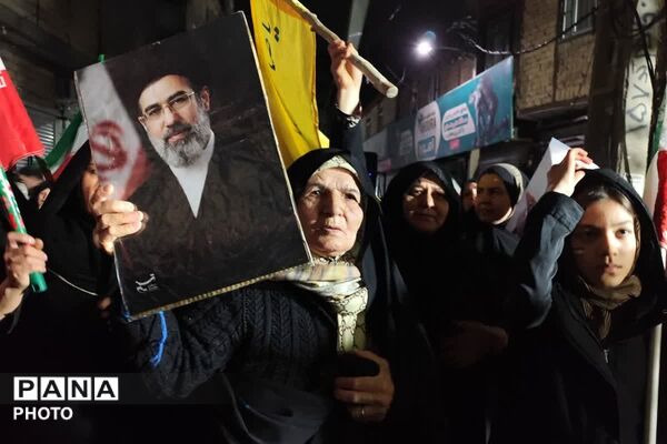 تجمع مردمی شهر صباشهر برای حمایت از رزمندگان اسلام