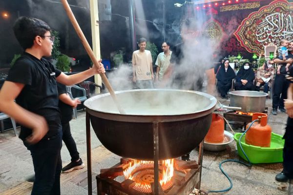 عشق به حسین (ع) سالار شهیدان کربلا چه میکند 