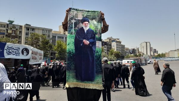  تهران در سوگِ رهبر شهید ایستاد