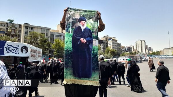  تهران در سوگِ رهبر شهید ایستاد