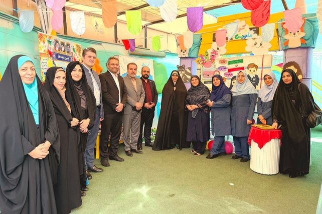 نواخته شدن زنگ غنچه ها در کودکستان ملورین ناحیه دو شهرری 