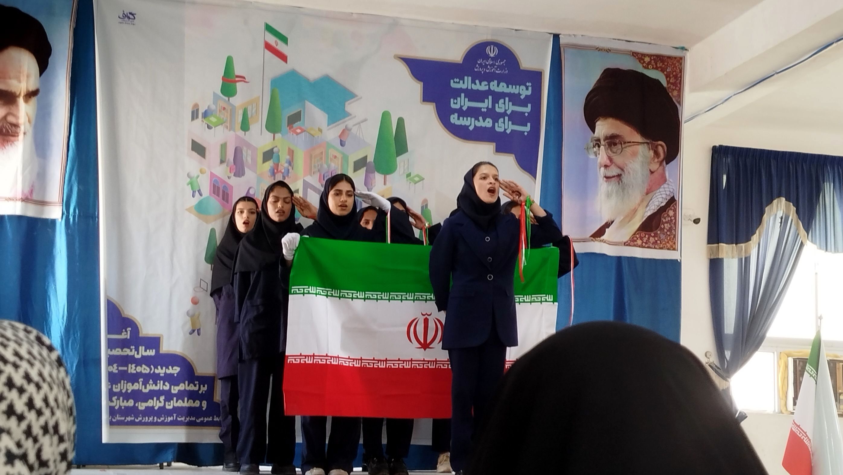 رقابت سرودهای مدرسه‌ای با هم‌صدایی دختران بندرلنگه
