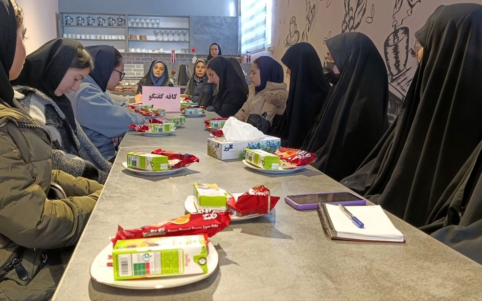 برنامه کافه گفتگو باحضور کارگروه دختران نوجوان و جوان در کانون ریحانه بجنورد