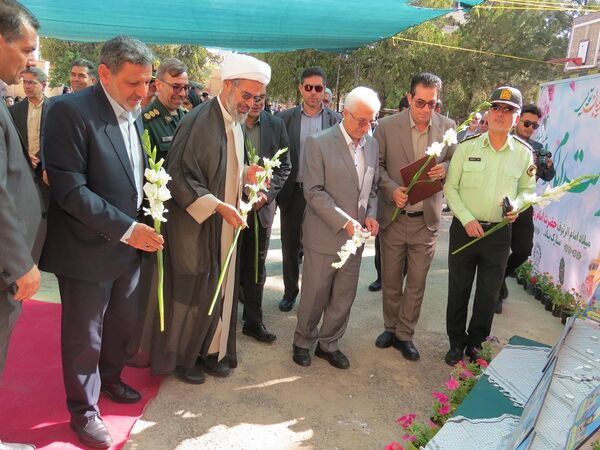 نواختن زنگ سپاس معلم در هنرستان محمودیه بجنورد