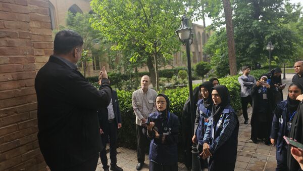 بازدید دانش‌آموزان خبرنگار پانا از مدرسه تاریخی دارالفنون
