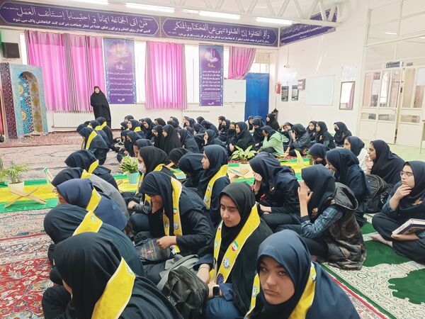 محفل انس با قرآن کریم  در دبیرستان شاهد یاس نبی «س»