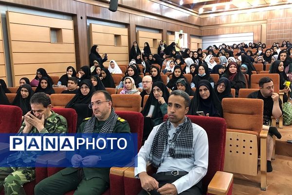 حضور دانش‌آموزان و مسئولان در یادواره شهدا دفاع مقدس ناحیه 2 شهرری 