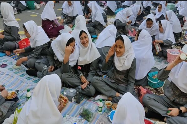 اردوی یک روزه درون مدرسه‌ای در دبستان دخترانه فردوسی 2 ناحیه یک اردبیل