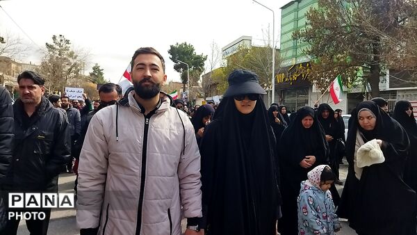 مشت هایی که با فریاد انتقام بالا می آمدند 