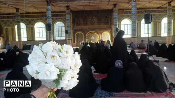 زمزمه دعای عرفه توسط مردم مومن شهربار نیشابور