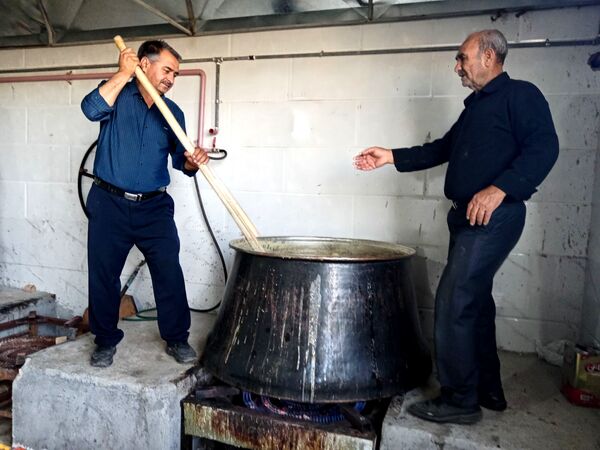 هیئت زنجیرزنی در روستای فیض آباد در صبح عاشورای حسینی 