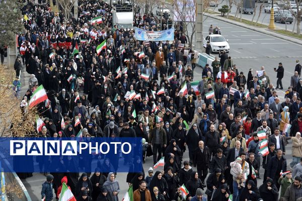 حماسه دانش‌آموزان اسلامشهر در ۲۲بهمن