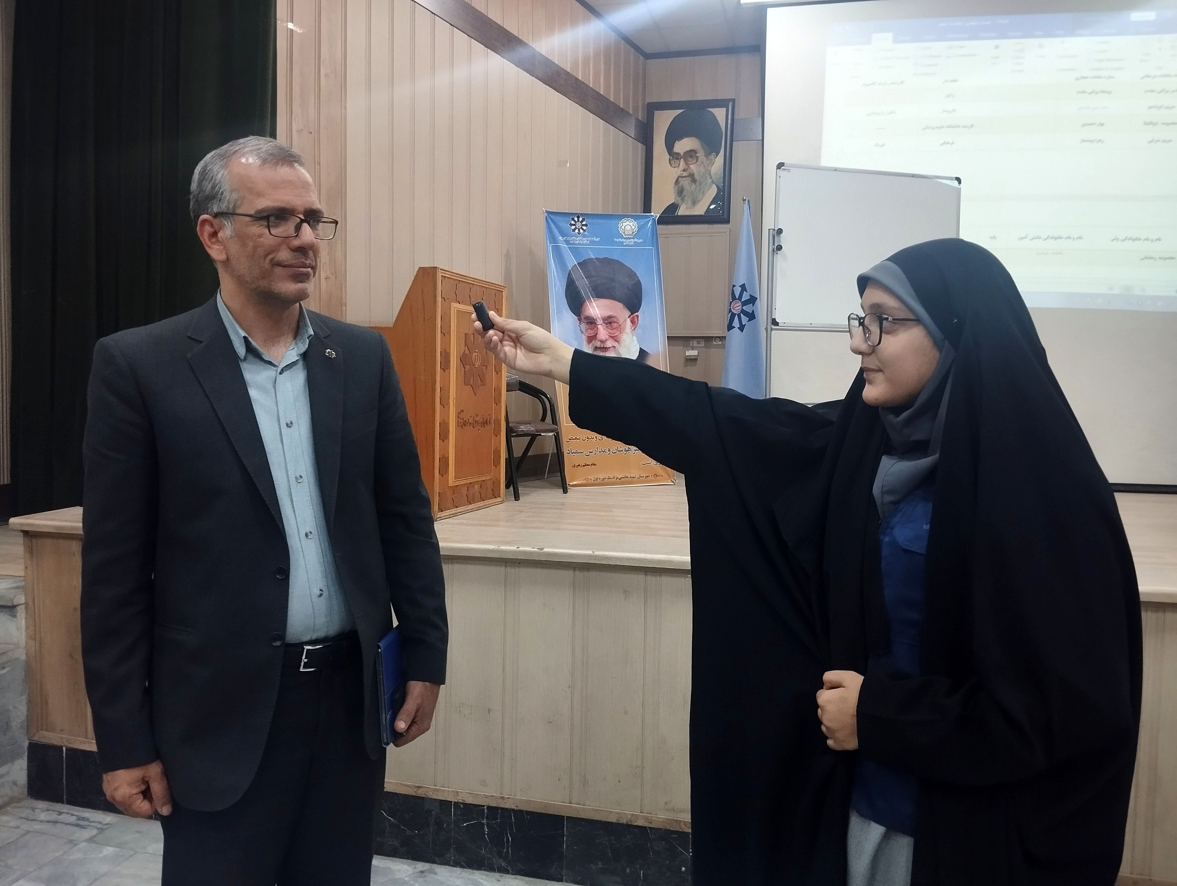 برنامه‌های آموزشی و تربیتی مدارس استعدادهای درخشان بر سه محور اجرا می‌شود