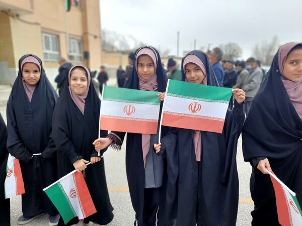 مردم ناغان در۲۲بهمن یکصدا شدند 