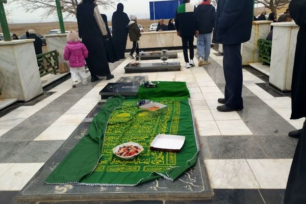 دومین شب چراغ برات در امامزاده و گلزار شهدای روستای مهدی آباد خلیل آباد 