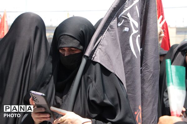 آخرین وداع با قائد شهید: پیکر مطهر آیت‌الله سیدعلی‌خامنه‌ای در میان سیل عاشقان به مصلی تهران رسید 