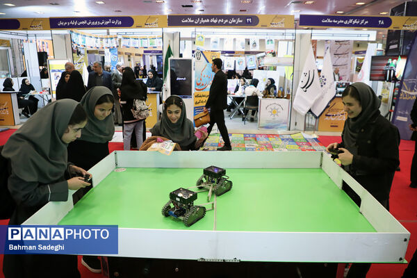 نمایشگاه یاریگران زندگی
