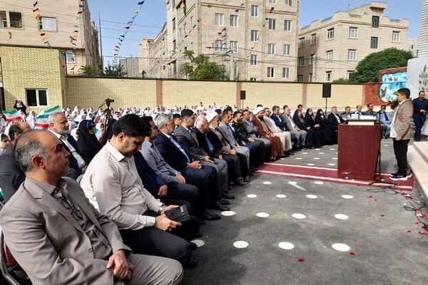 طلوع علم در مدرسه روشنگر با نغمه زنگ مهر