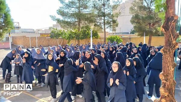طنین زنگ مهر و مقاومت در دبیرستان دخترانه شهید حسن انصاری 