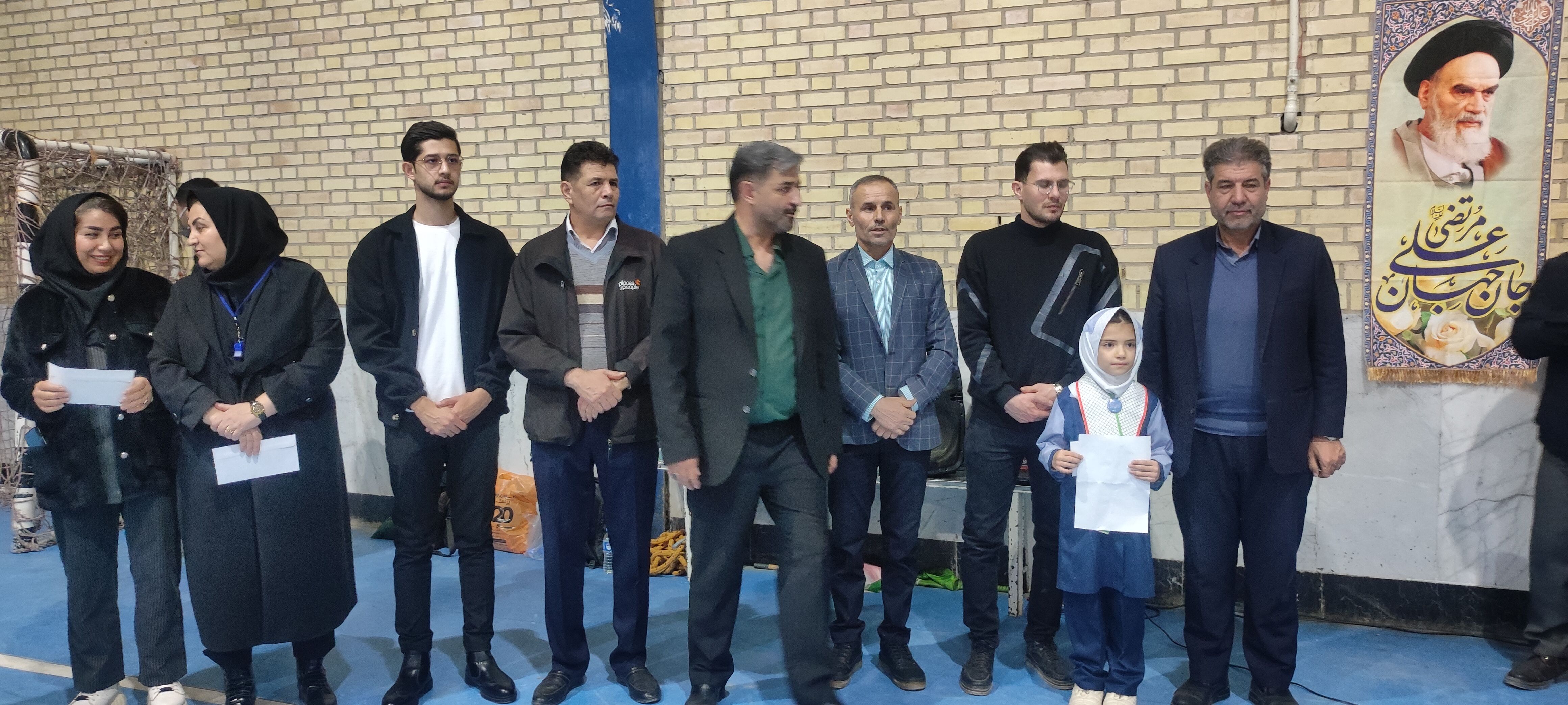 مسابقات دارت و طناب کشی به‌مناسبت روز پدر در سالن ایثار شهرستان شیروان