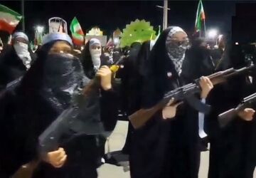 رزمایش دختران جان‌فدای ایران در شهر کهک